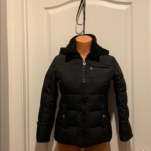 DKNY Girls Medium black quilted puffer ski jacket.
